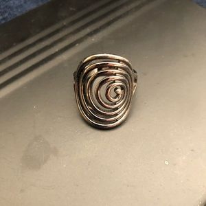 Premier jewelry black swirl ring. Size 8